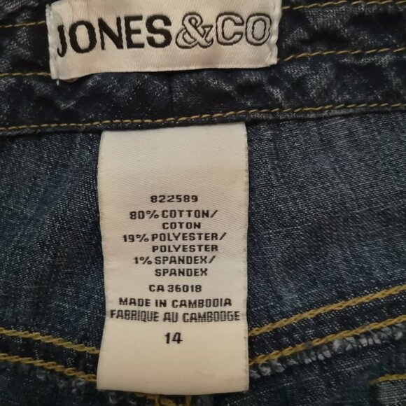 Jones & Co Ladies Size 14 Medium Wash Jean Capri's - Picture 3 of 5